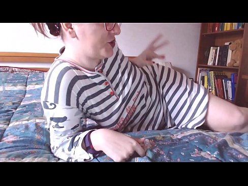 ❤️ Nimm diesen großen schwarzen Schwanz in deinen Mund kleine Sklavin ️ Fucking video bei uns ❌