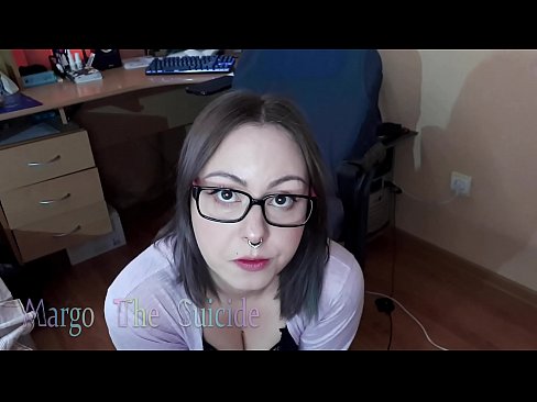 ❤️ Sexy Girl mit Brille saugt Dildo tief vor der Kamera ️ Fucking video bei uns ❌