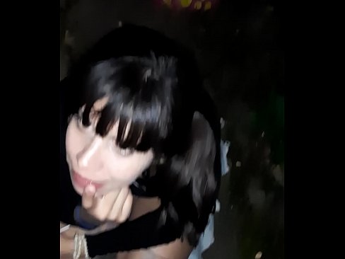 ❤️ Auf der Straße geschwollenen Penis im Austausch für Süßigkeiten ️ Fucking video bei uns ❌